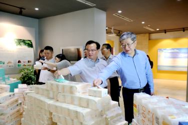 2019年 5月22日，时任浙江省社会组织综合党委专职副书记、省民政厅社会组织管理局局长蔡国华莅临6686体育入口调研企业发展情况和党建工作